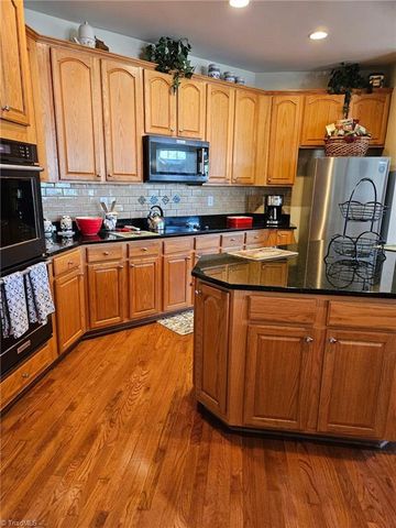 108 Olde Salem Drive, Jamestown, NC 27282