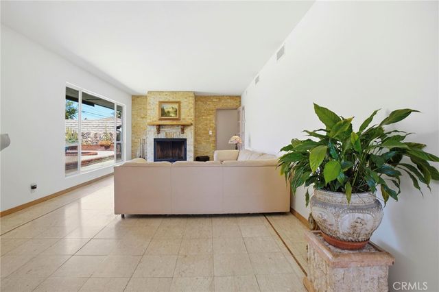 8525 Mcconnell, Los Angeles, CA 90045