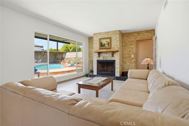 8525 Mcconnell, Los Angeles, CA 90045