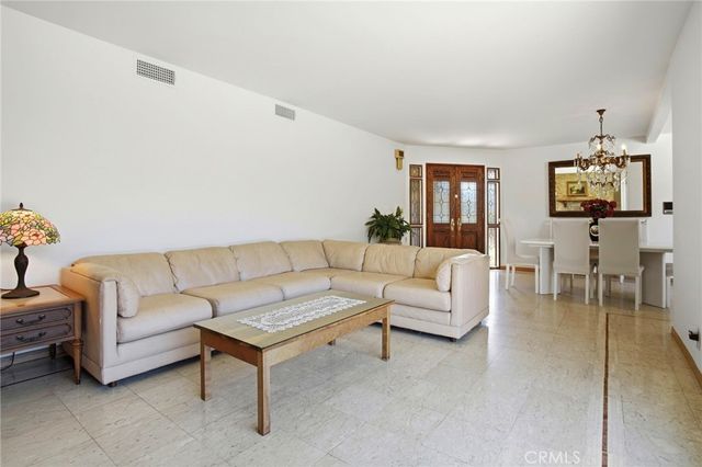 8525 Mcconnell, Los Angeles, CA 90045