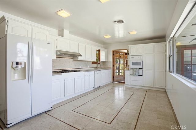 8525 Mcconnell, Los Angeles, CA 90045