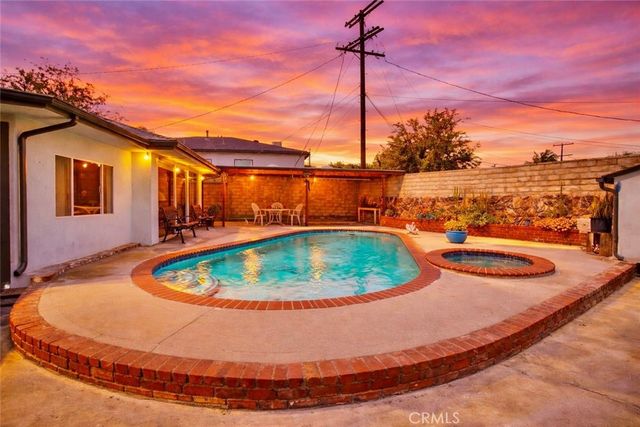 8525 Mcconnell, Los Angeles, CA 90045