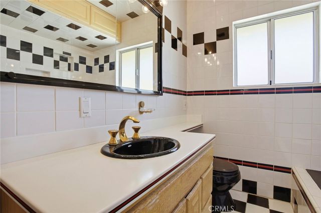 8525 Mcconnell, Los Angeles, CA 90045
