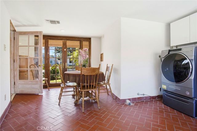 8525 Mcconnell, Los Angeles, CA 90045