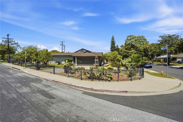 8525 Mcconnell, Los Angeles, CA 90045