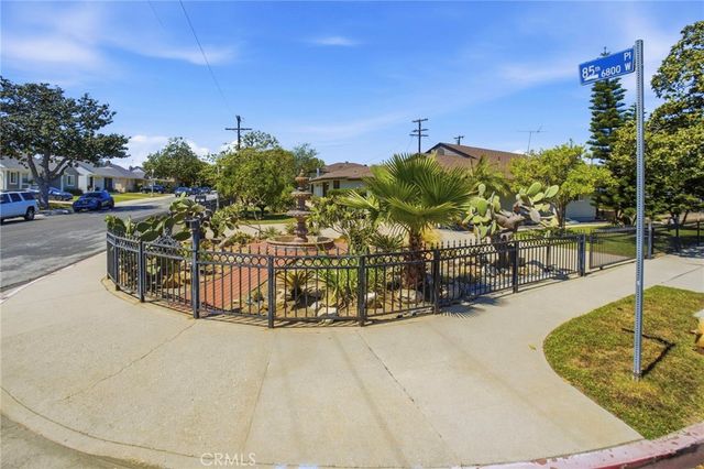 8525 Mcconnell, Los Angeles, CA 90045
