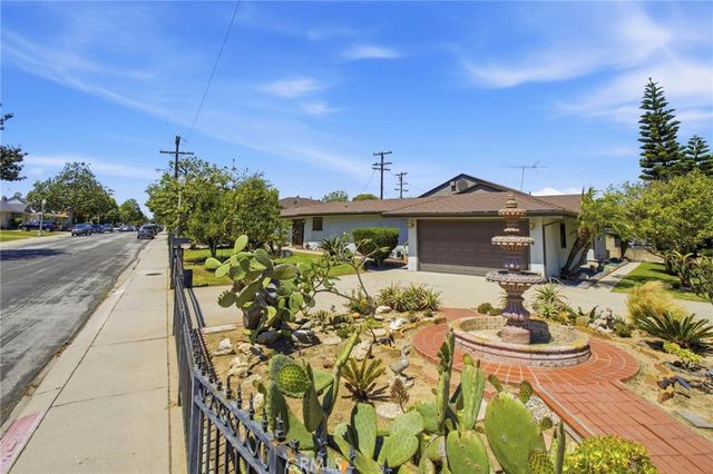 8525 Mcconnell, Los Angeles, CA 90045