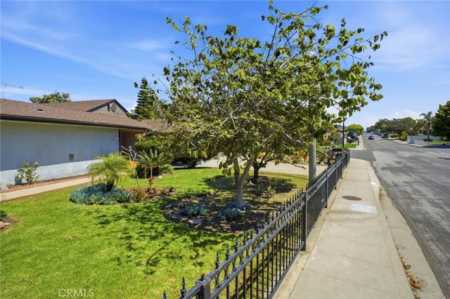 8525 Mcconnell, Los Angeles, CA 90045