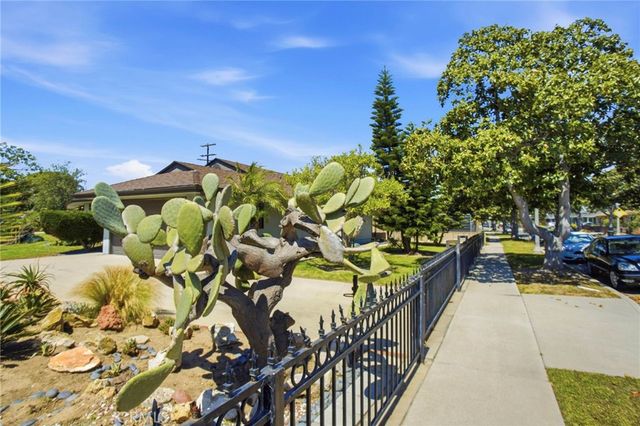 8525 Mcconnell, Los Angeles, CA 90045