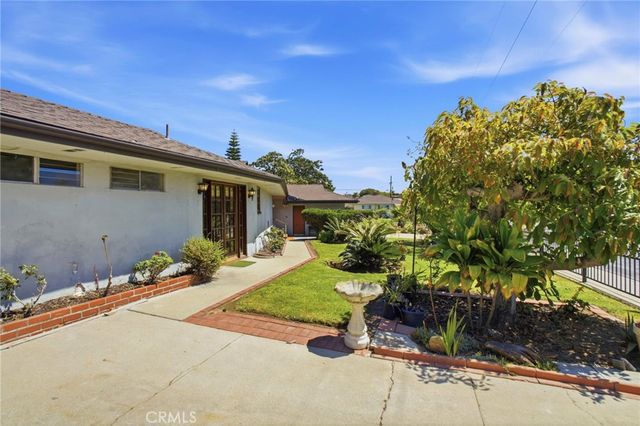 8525 Mcconnell, Los Angeles, CA 90045