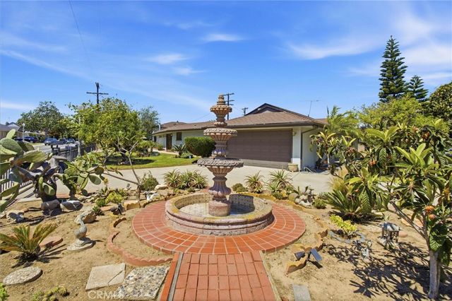 8525 Mcconnell, Los Angeles, CA 90045