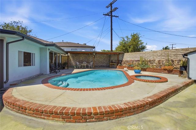 8525 Mcconnell, Los Angeles, CA 90045