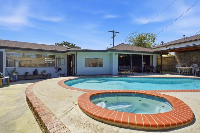 8525 Mcconnell, Los Angeles, CA 90045