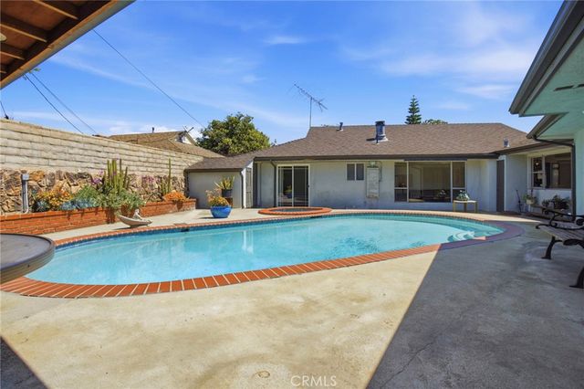 8525 Mcconnell, Los Angeles, CA 90045