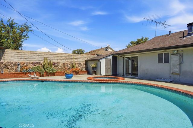 8525 Mcconnell, Los Angeles, CA 90045