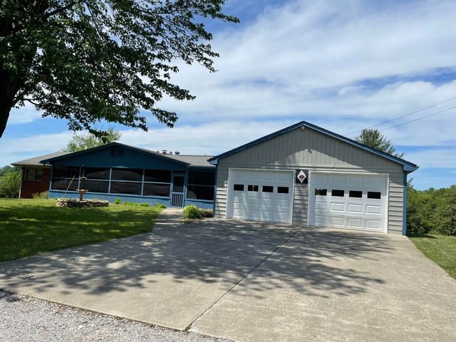 229 Rader RD, Troutville, VA 24175