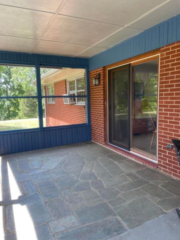 229 Rader RD, Troutville, VA 24175
