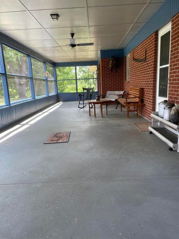229 Rader RD, Troutville, VA 24175
