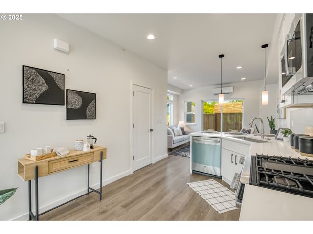 6810 Ne 6th Ave, Portland, OR 97211