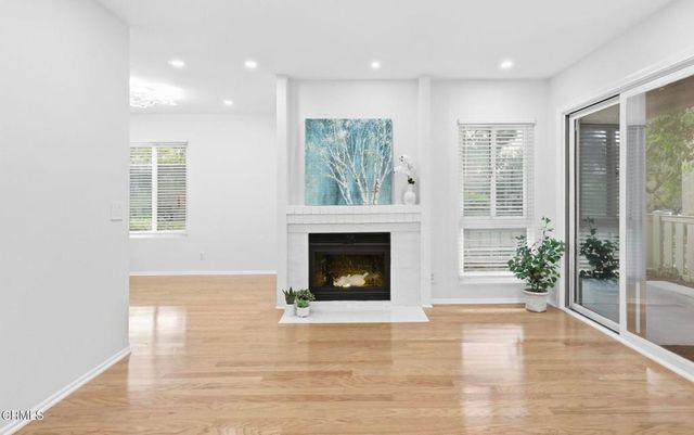 751 Birchpark Circle 102, Thousand Oaks, CA 91360