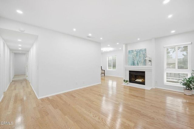751 Birchpark Circle 102, Thousand Oaks, CA 91360