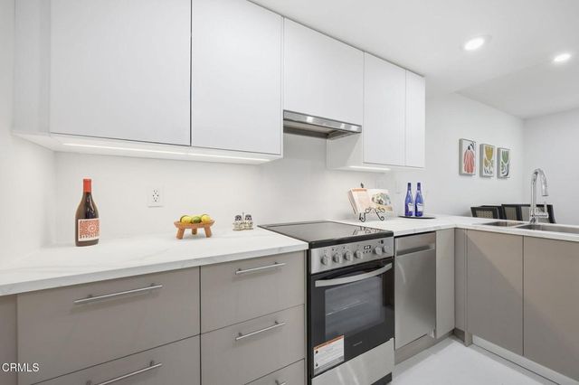 751 Birchpark Circle 102, Thousand Oaks, CA 91360