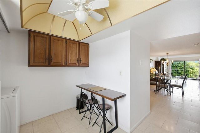 7050 SUNSET DRIVE S 216, St Petersburg, FL 33707