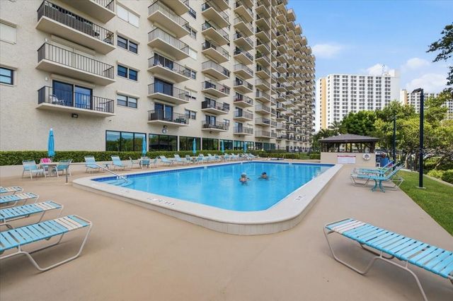7050 SUNSET DRIVE S 216, St Petersburg, FL 33707