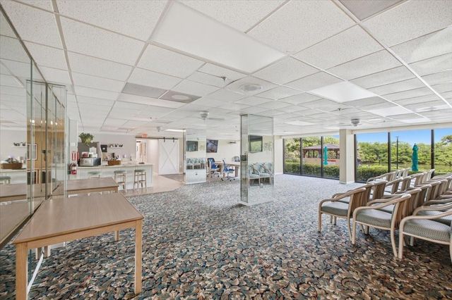 7050 SUNSET DRIVE S 216, St Petersburg, FL 33707