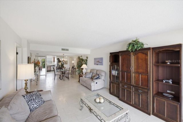 7050 SUNSET DRIVE S 216, St Petersburg, FL 33707