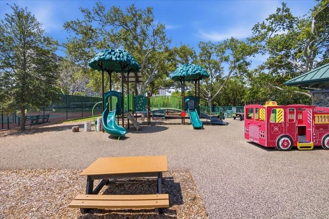 7050 SUNSET DRIVE S 216, St Petersburg, FL 33707