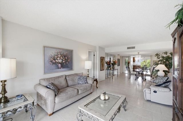 7050 SUNSET DRIVE S 216, St Petersburg, FL 33707