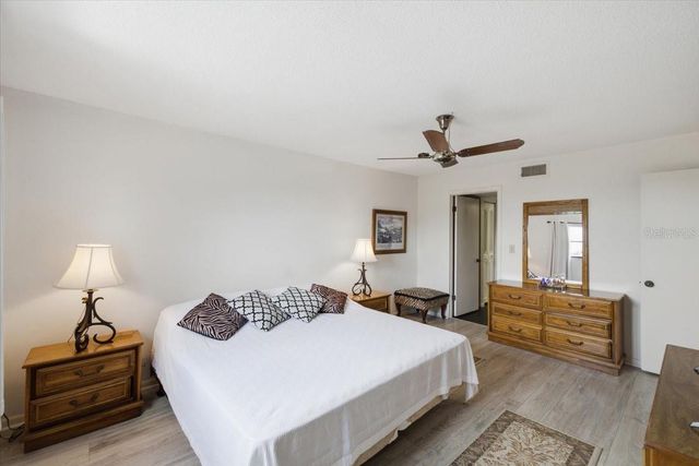 7050 SUNSET DRIVE S 216, St Petersburg, FL 33707