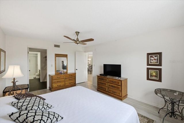 7050 SUNSET DRIVE S 216, St Petersburg, FL 33707
