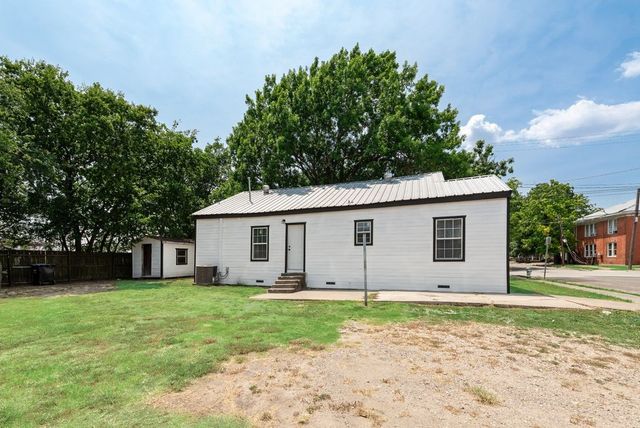 2203 Wesley Street, Greenville, TX 75401