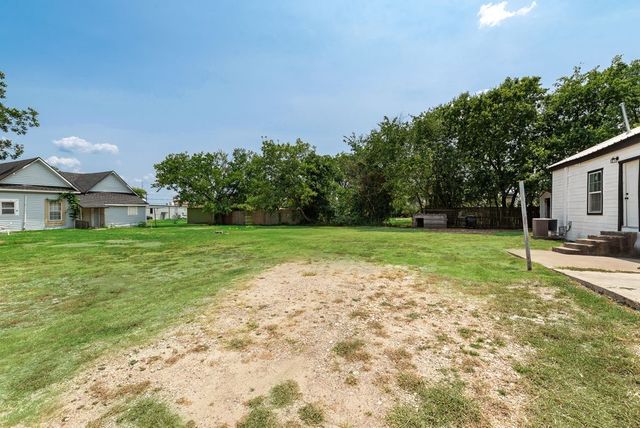 2203 Wesley Street, Greenville, TX 75401