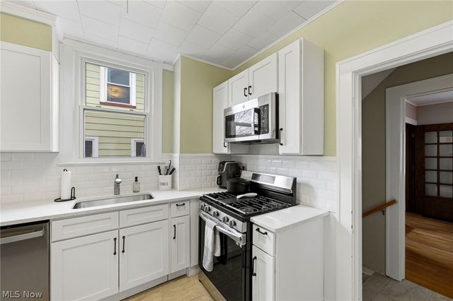 1284 Jackson Avenue, Lakewood, OH 44107