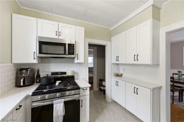 1284 Jackson Avenue, Lakewood, OH 44107