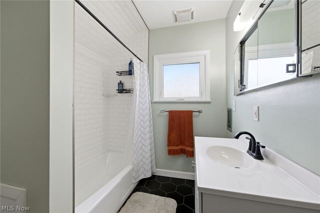 1284 Jackson Avenue, Lakewood, OH 44107