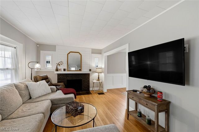 1284 Jackson Avenue, Lakewood, OH 44107