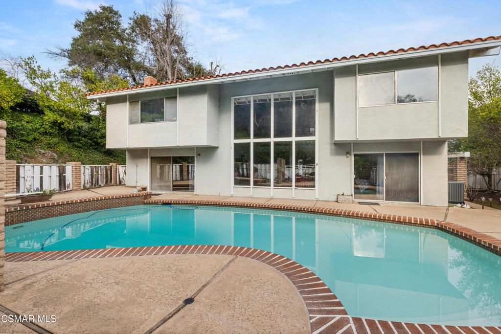 Image 14 of property listing at 1035 Brookview Avenue, Westlake Village, CA 91361