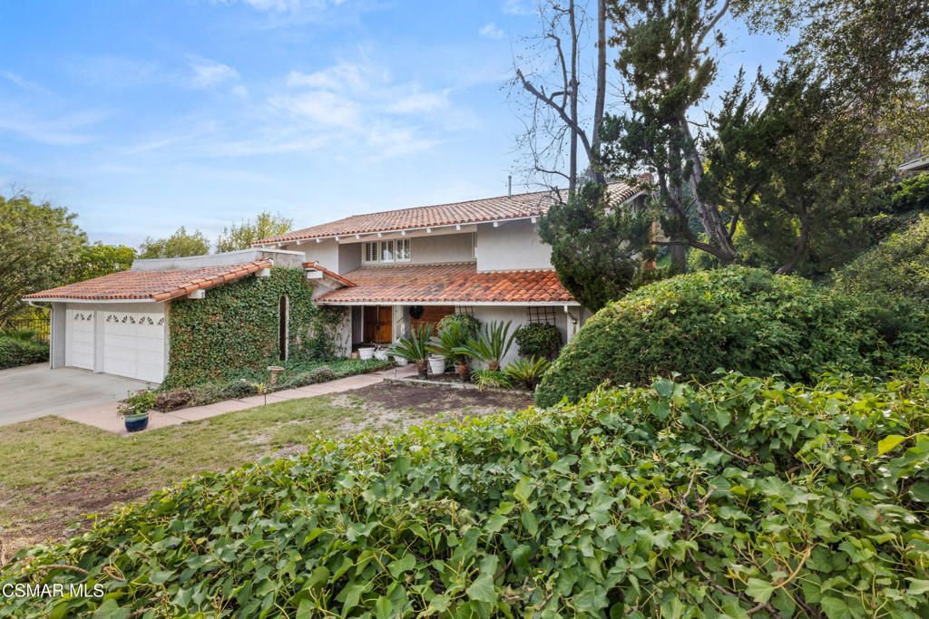 Image 3 of property listing at 1035 Brookview Avenue, Westlake Village, CA 91361