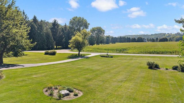 4862 Hickory Trail, Middleton, WI 53562