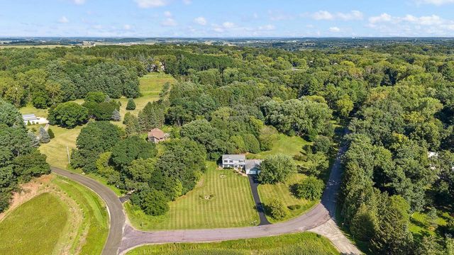 4862 Hickory Trail, Middleton, WI 53562