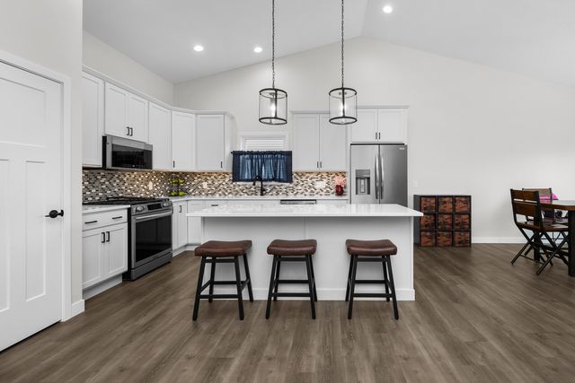 1868 REDBUD Circle, Eldridge, IA 52748