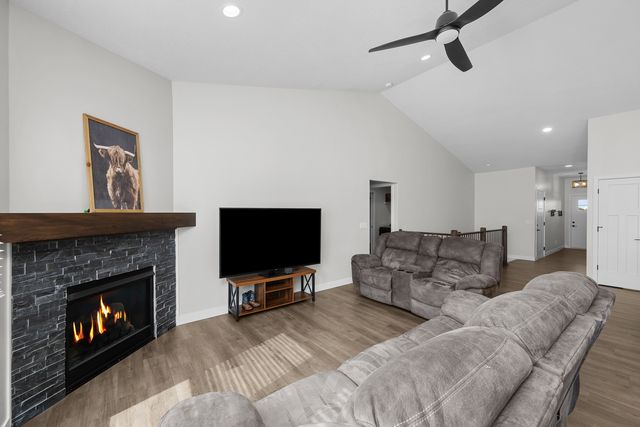 1868 REDBUD Circle, Eldridge, IA 52748