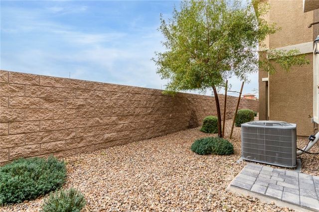 7945 Whisper Words Avenue, Las Vegas, NV 89113