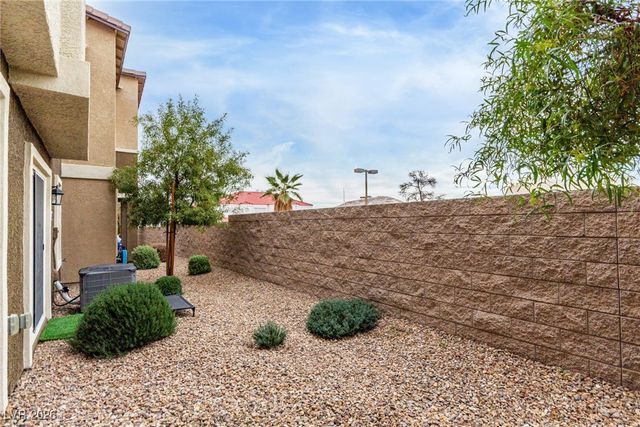 7945 Whisper Words Avenue, Las Vegas, NV 89113