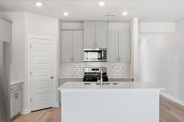 1556 Erindale Drive, Wellford, SC 29385