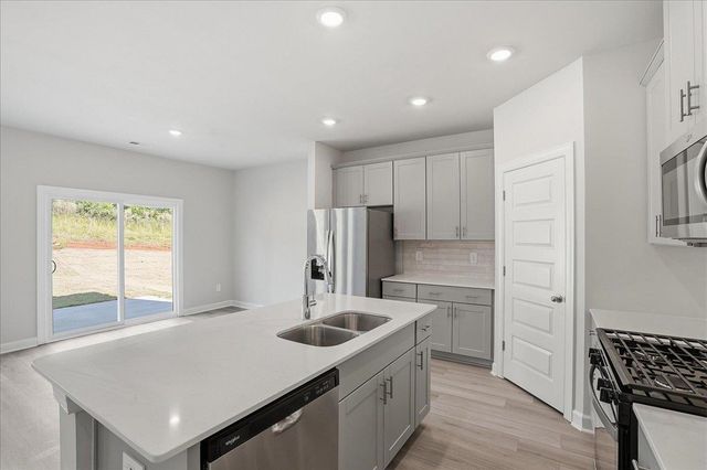 1556 Erindale Drive, Wellford, SC 29385